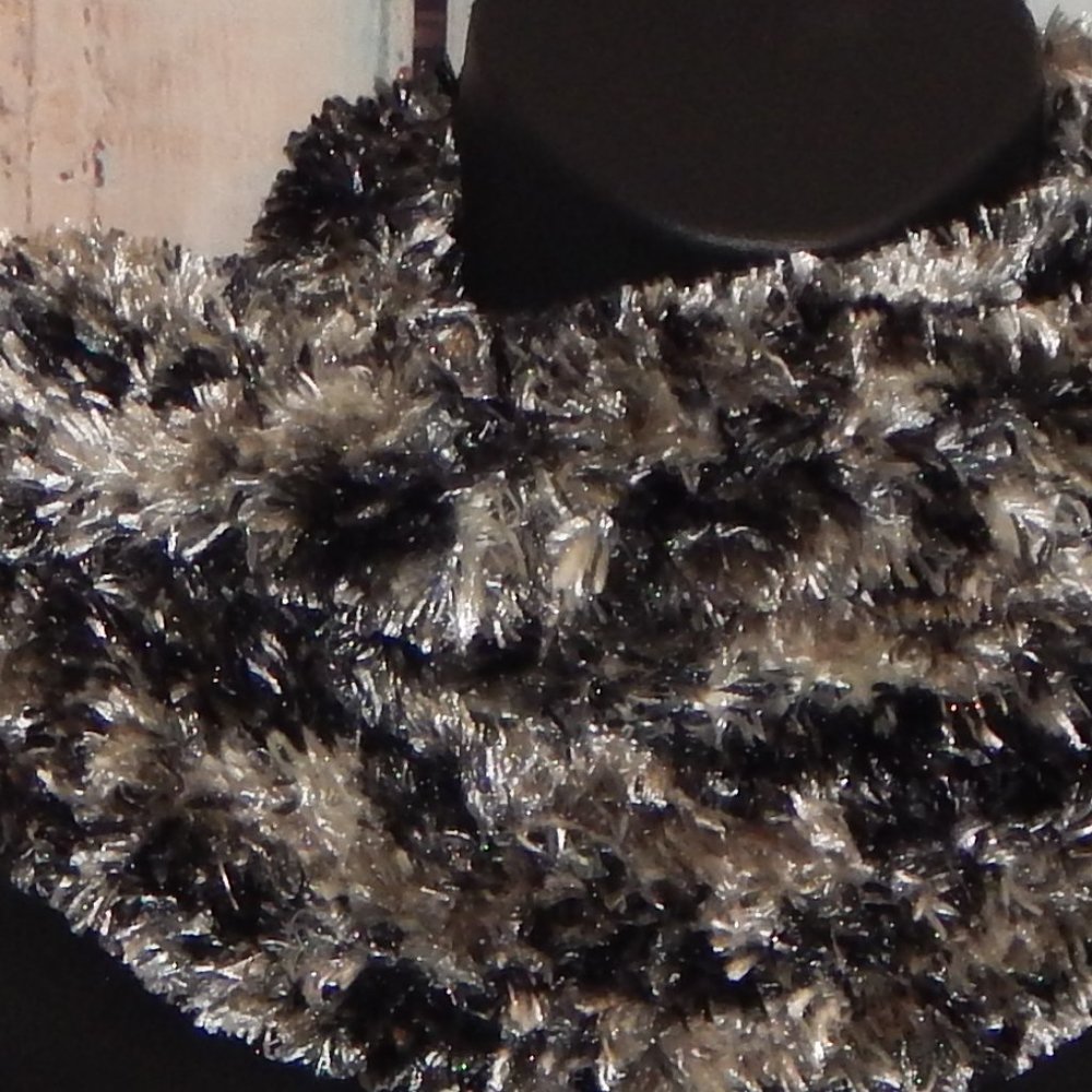 <3 Fun Furry Scarf <3